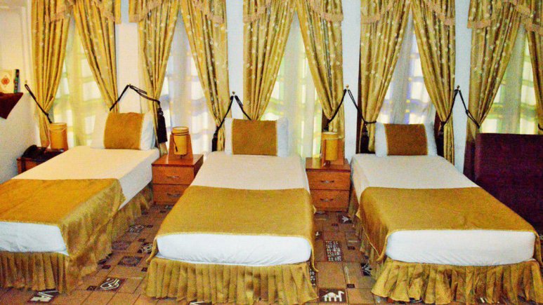 اتاق سه تخته 2 هتل سنتی والی یزد